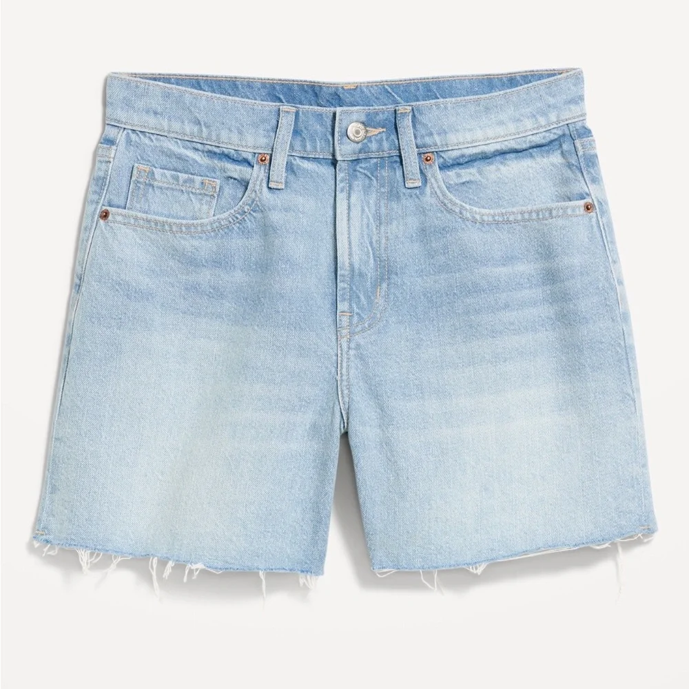 Light Wash Denim Women’s Shorts. High-waisted baggy Jean shorts light wash 6